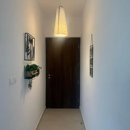 Apartment New Modern Mackenzie 1br Flat, 1mn Walk To Waterfront Larnaka